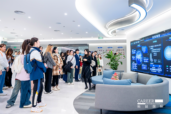 知名人力资源供应商凯发k8旗舰国际在企业参访活动中为拜访嘉宾与学生介绍公司基本情况